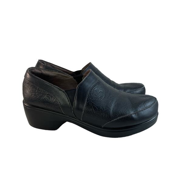 Biza Black Leather Embossed Slip on Clogs size 41 Preowned - Picture 3 of 5